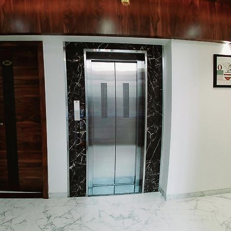 Hotel Sai Pratik, Newly Built Up, Complimentary Shuttle To The Temple シルディ エクステリア 写真