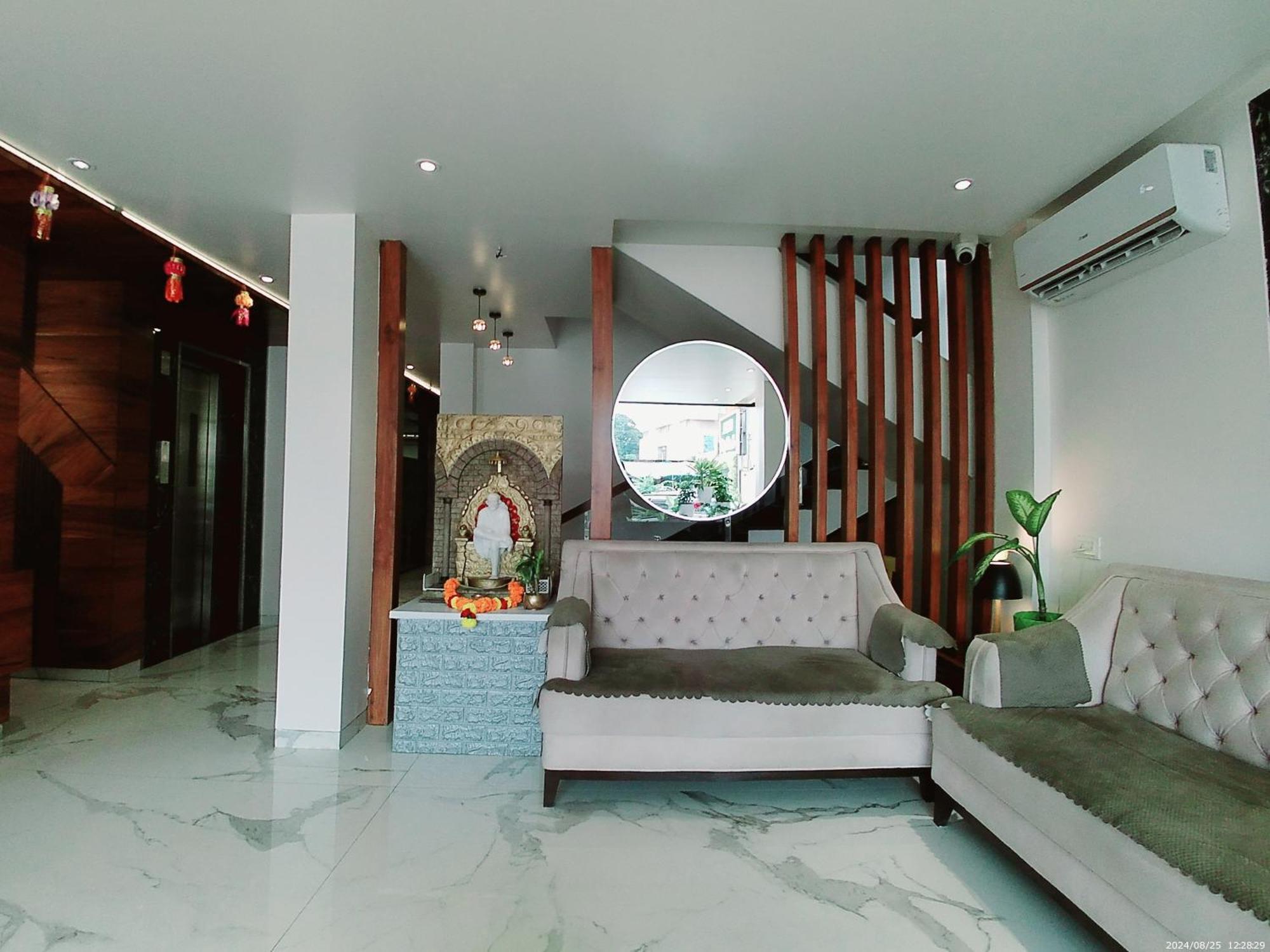 Hotel Sai Pratik, Newly Built Up, Complimentary Shuttle To The Temple シルディ エクステリア 写真
