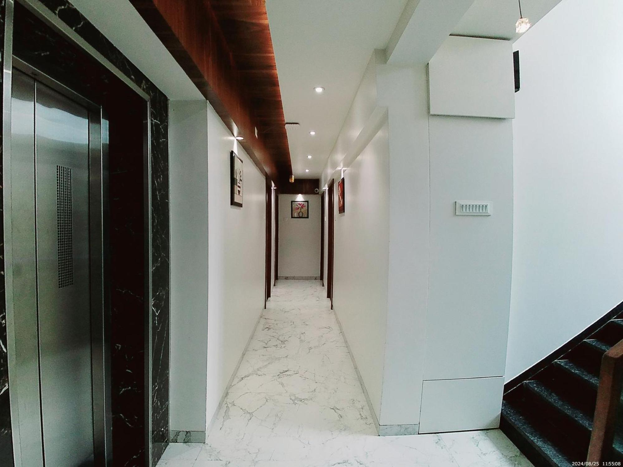 Hotel Sai Pratik, Newly Built Up, Complimentary Shuttle To The Temple シルディ エクステリア 写真