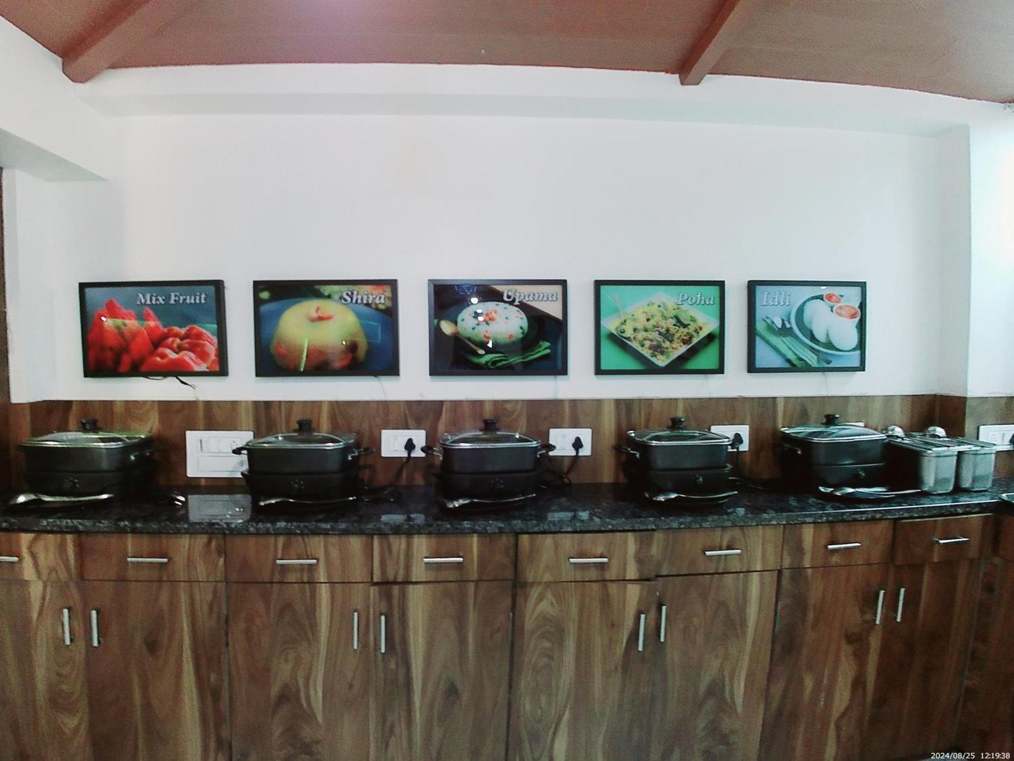 Hotel Sai Pratik, Newly Built Up, Complimentary Shuttle To The Temple シルディ エクステリア 写真