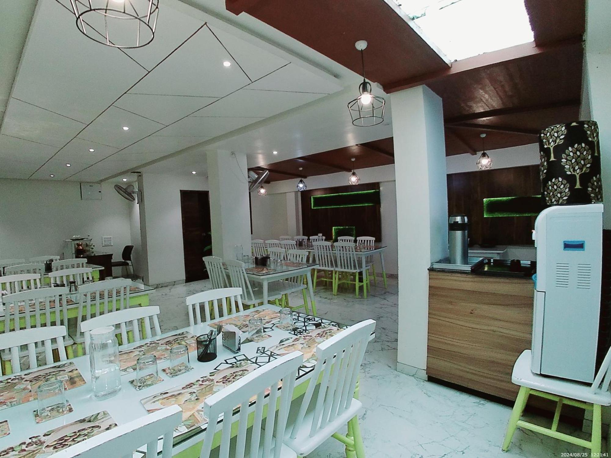 Hotel Sai Pratik, Newly Built Up, Complimentary Shuttle To The Temple シルディ エクステリア 写真